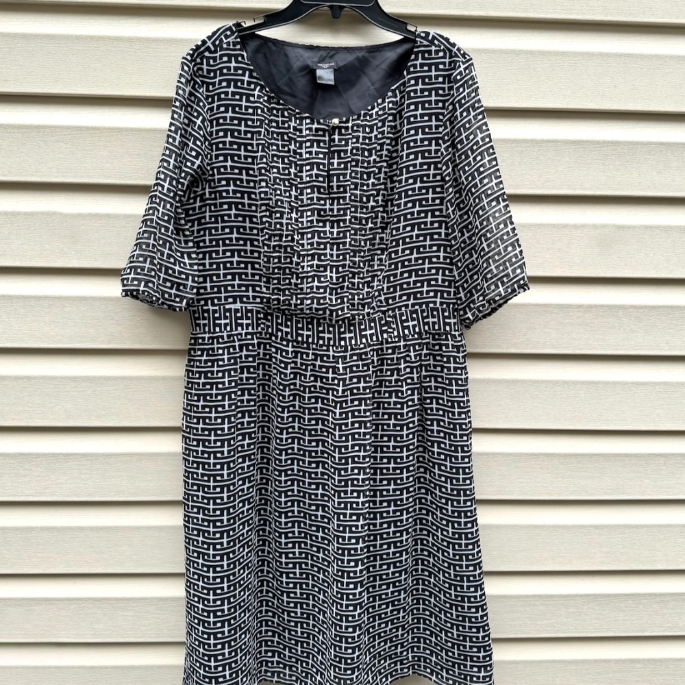 Ann Taylor Black and White Geometric Pattern Dress Size 14